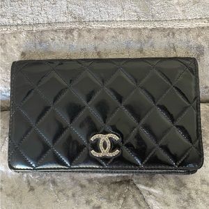 Chanel patent leather yen wallet long